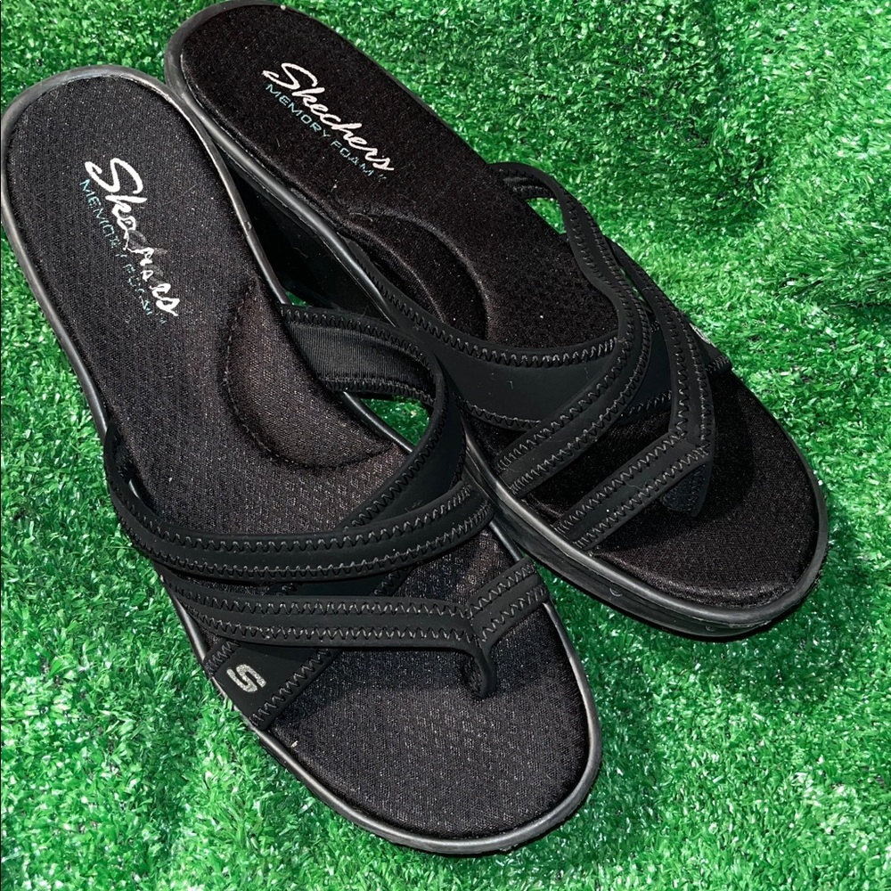 Skechers Women’s Black Memory Foam Rumblers-Happy Dayz Wedge Sandals Size 12